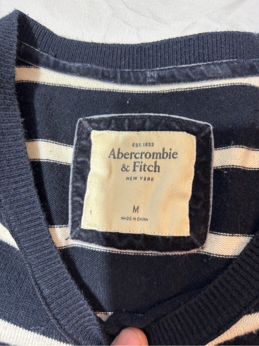 Abercrombie & Fitch Classic Navy Blue White Striped Women Crew Knit Sweater M - Picture 3 of 9
